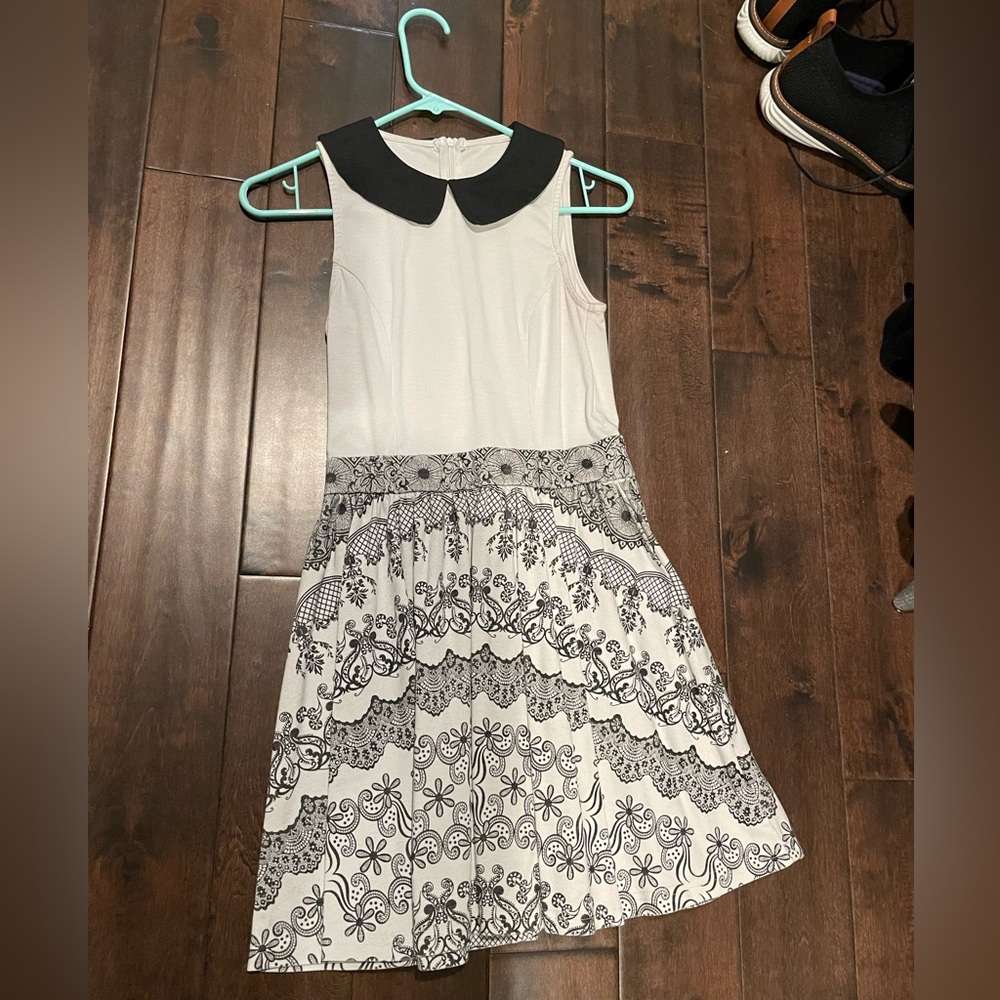 Black and White Sleeveless Dress with Peter Pan Collar